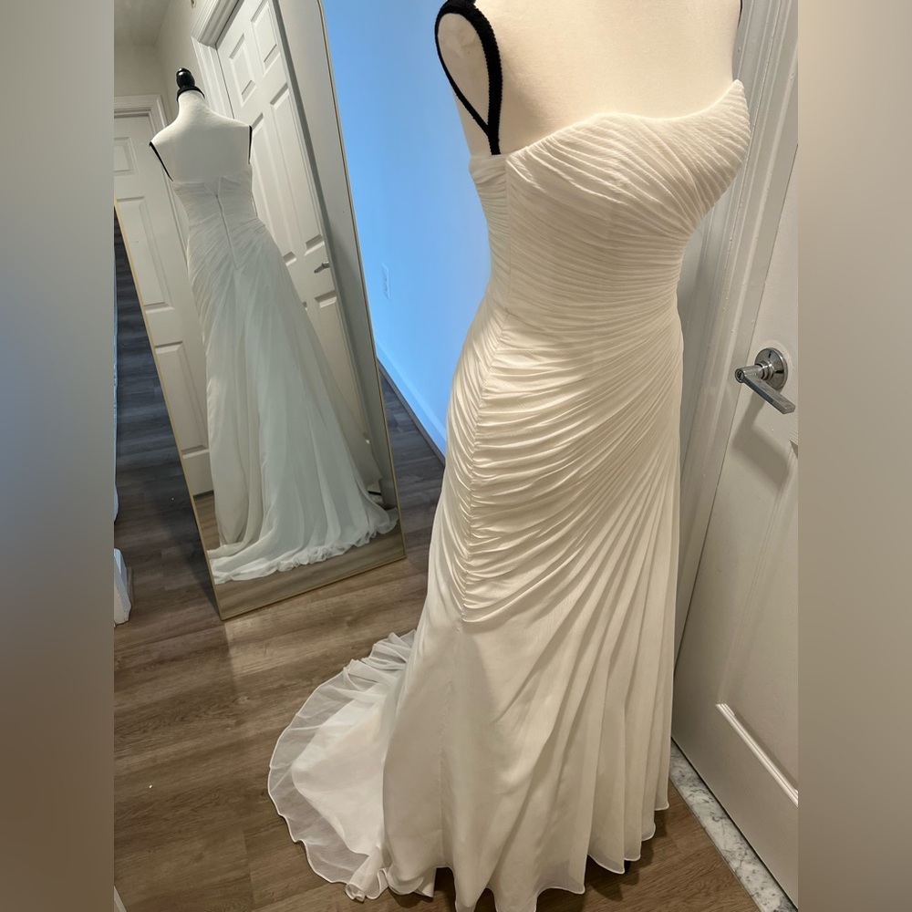 David’s Bridal Wedding Gown – Elegant Strapless White Mermaid Dress Size 2 $980 - Picture 6 of 17